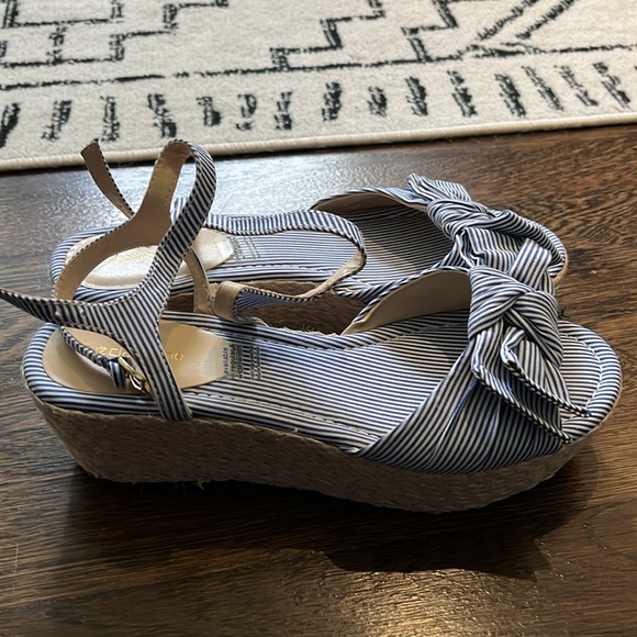 New without tags Liz Claiborne platform sandals - Picture 3 of 4